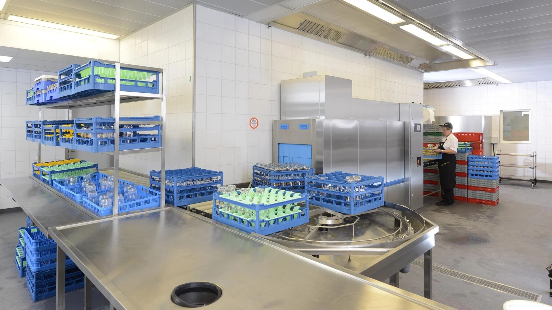 MEIKO M-iQ RACK CONVEYOR DISHWASHER<br />
